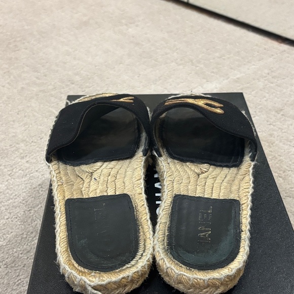 CHANEL Black and Gold Espadrille Sandals - Picture 6 of 9